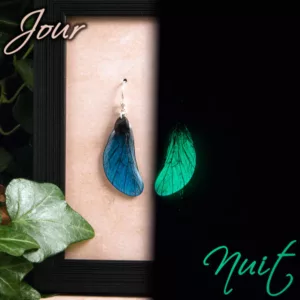 Boucles d’oreille asymétriques phospho bleu en résine translucide