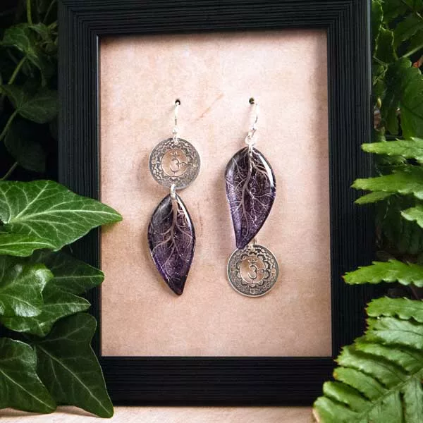 Boucles d’oreille chakra couronne violet et ailes de fée