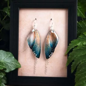 Boucles d’oreille longues bleu foncé en ailes de fée