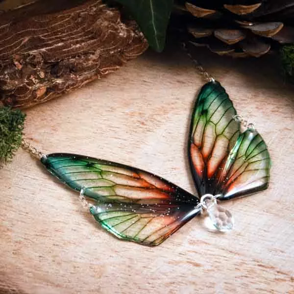 Collier ailes de fée, couleur Perroquet (vert et orangé tropical)