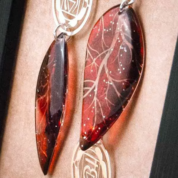 Gros plan des boucles chakra racine rouge