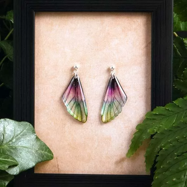 Petites boucles artisanales en ailes de fée, couleur Plume de Paon (vert, bleu et violet)