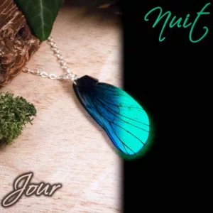 Ras de cou phospho bleu avec pendentif en aile de fée
