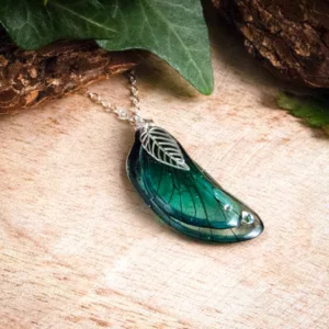 Ras de cou créateur turquoise avec breloque feuille