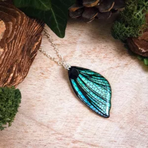 Ras de cou fait main iridescent avec pendentif aile de fée