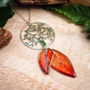 Sautoir arbre de vie et ailes de fée orange