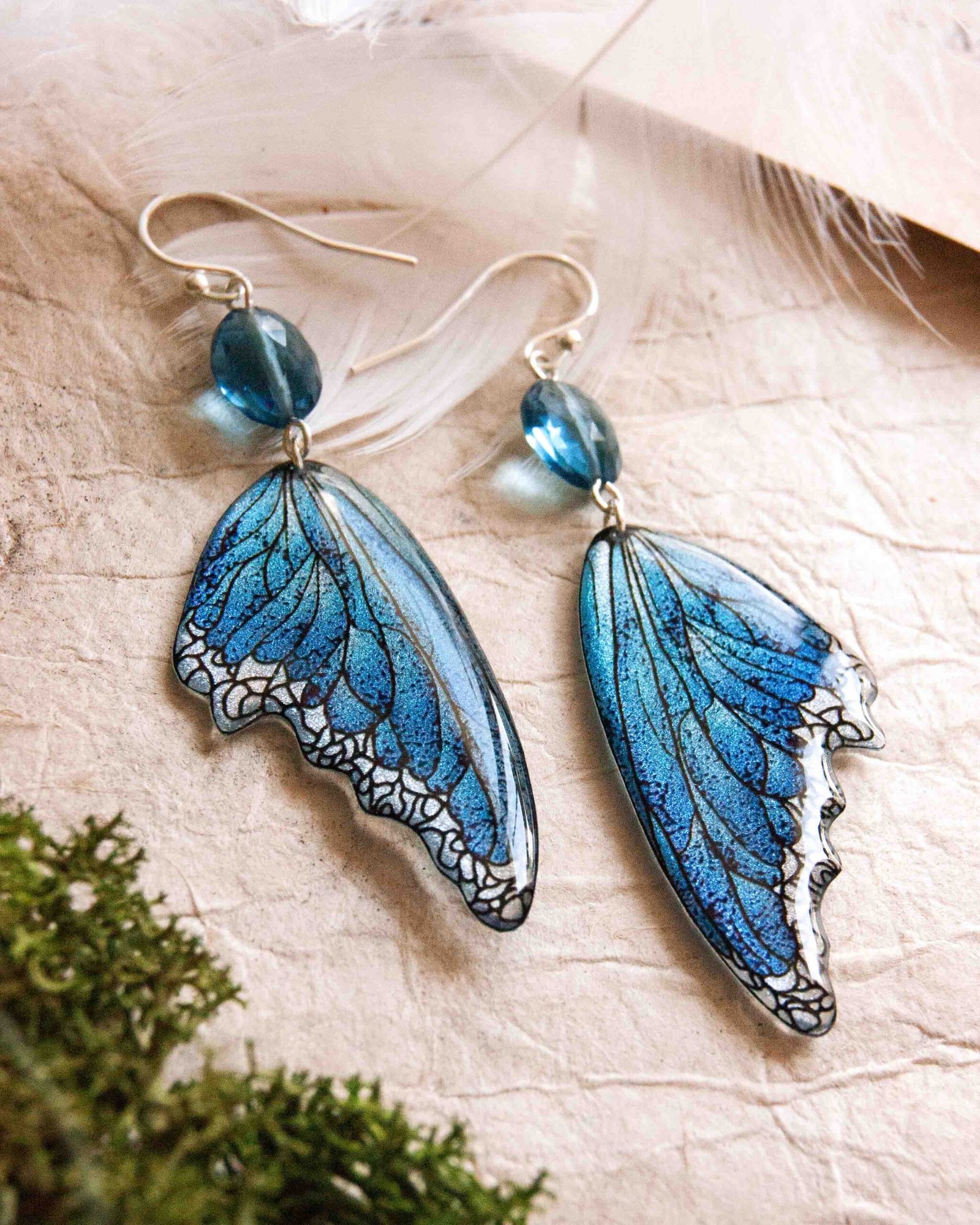 Boucles d’oreilles légères en résine bleue et argent 925, collection Lioraëlys