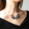 Collier Tempête porté – bijou créateur en ailes de fée