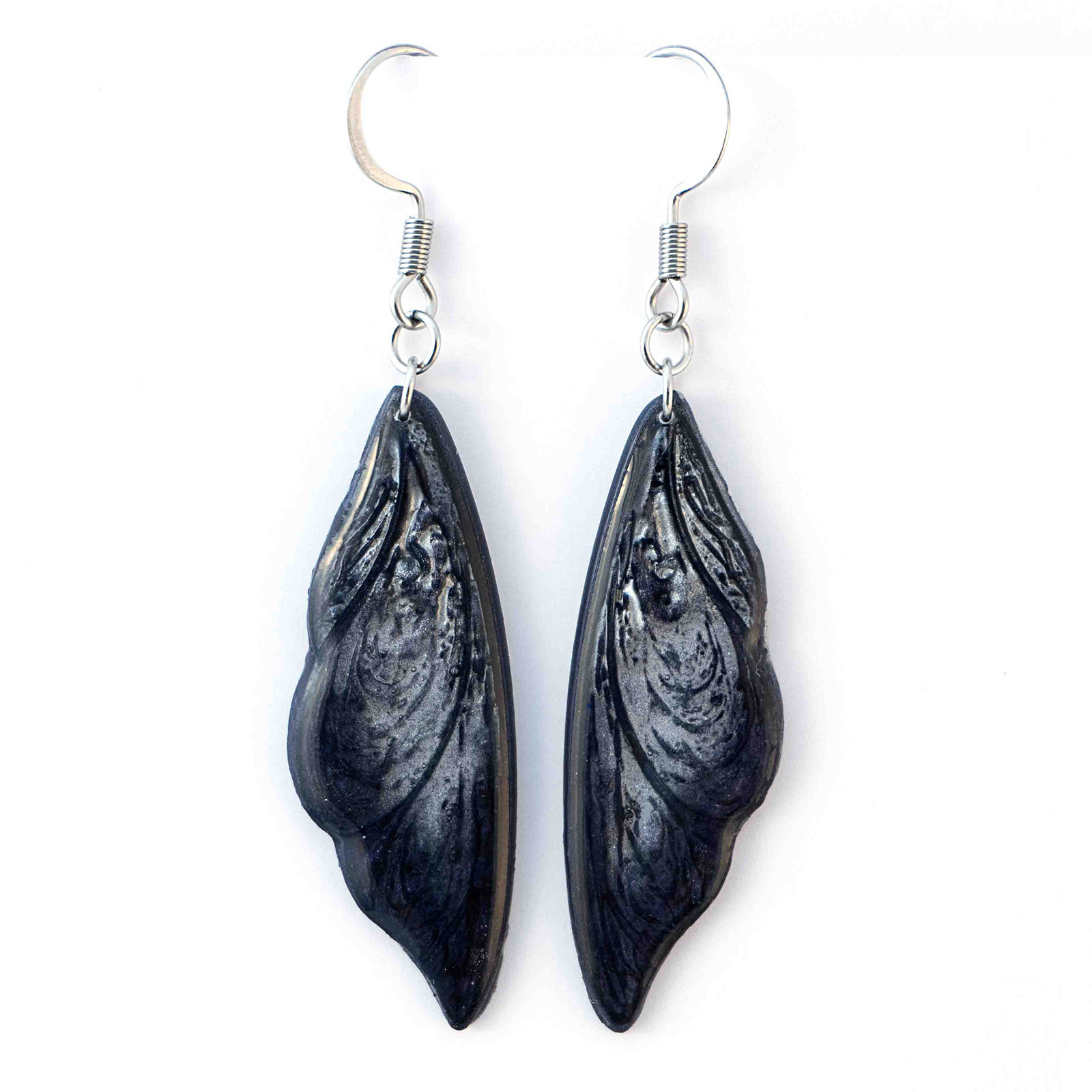 Boucles d’oreilles Elégance Viviane bleu nuit Boucles d’oreilles Elégance Viviane bleu nuit sur fond blanc, Les Secrets de Brocéliande