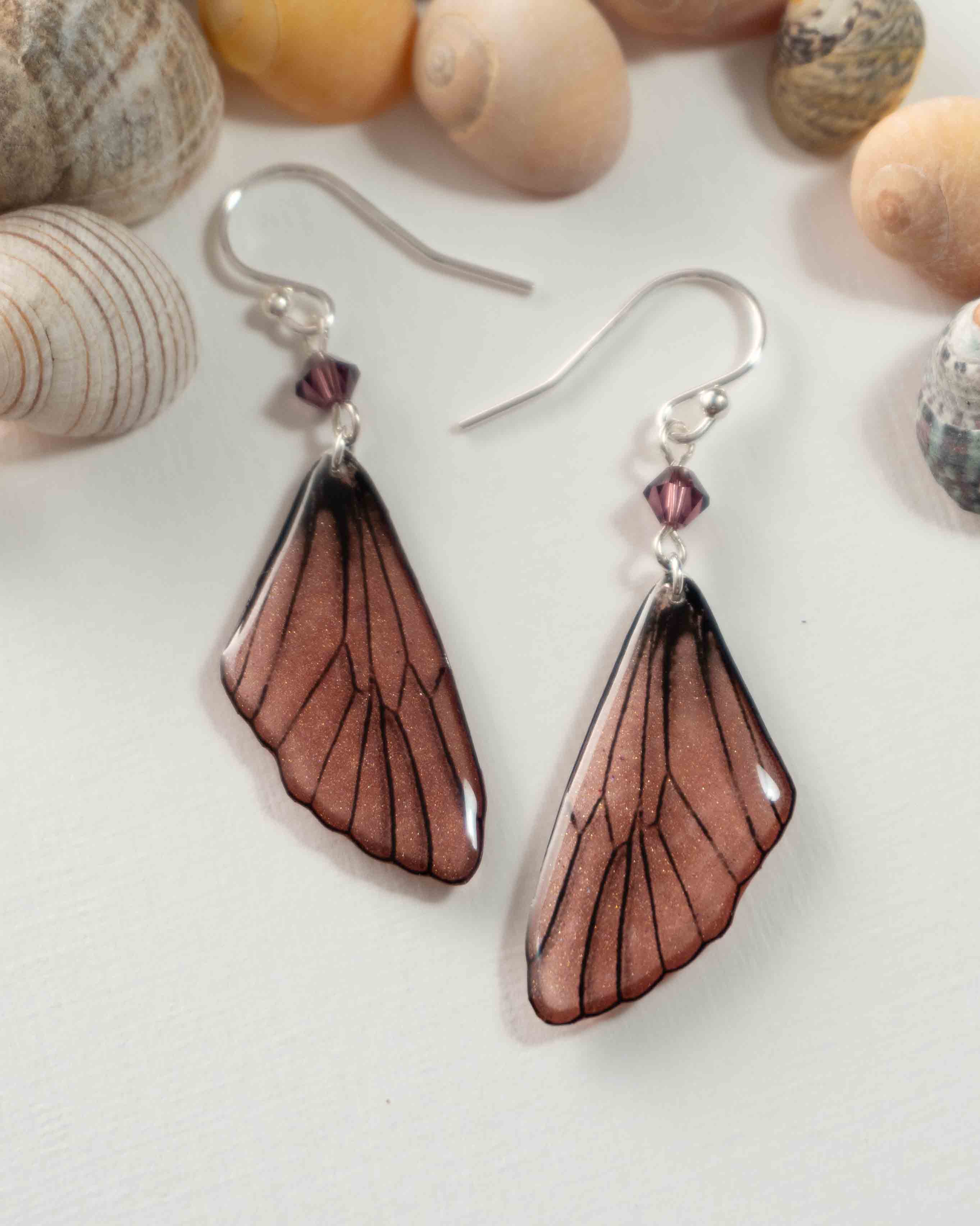Boucles d’oreilles féeriques aux ailes vieux rose et cuivrées avec perles en verre
