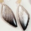 Boucles d’oreilles féeriques très scintillantes aux ailes argentées et noires
