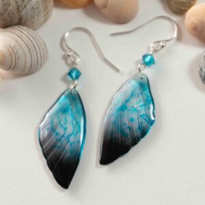 Boucles d’oreilles féeriques aux ailes turquoise, bleu lagon et noires avec perles turquoise