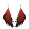 Boucles d'oreilles Morgane Prestige en forme d'ailes de fée, rouge cuivré aux reflets or, avec des nervures en relief et des contours noirs effilés.